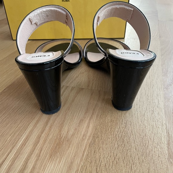Fendi black patent leather slides Size 42 - Picture 4 of 7